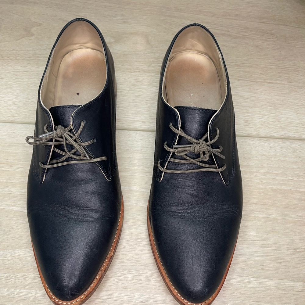 Nisolo Black and Tan Leather Flats Sleek Minimalist Design